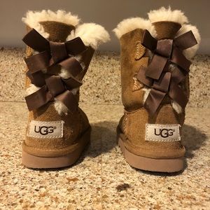 Uggs toddler girl Chestnut size 8